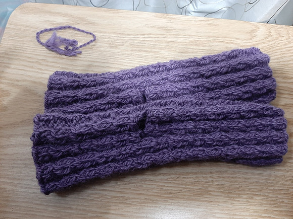 This is what Diane made with the yarn.  The little piece is all she had left.