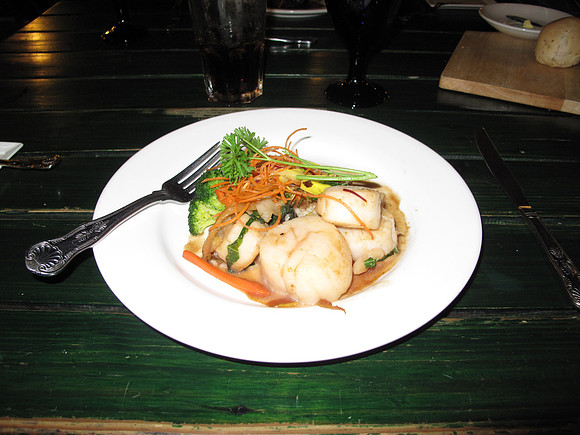Great scallops for dinner at Barefoot By The Sea restaurant.