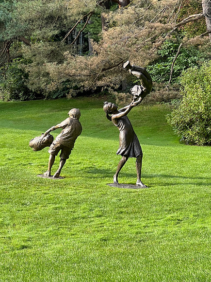 Not only did they have plenty of flowers, they had sculptures placed all over the 110 acres.