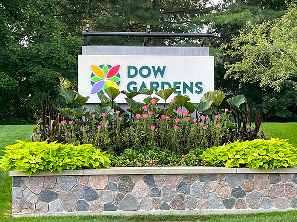 From Essexville we drove to Midland to visit the Dow Gardens.  They opened at 9 and we arrived at 9: