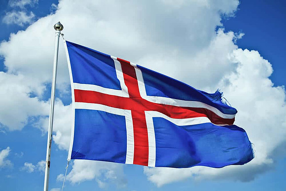 We left O'Hare airport on 2/17 around 7:30 p.m. MI time and arrived in Reykjavik on Sun am at  6:40 am (5 hrs time diff)/