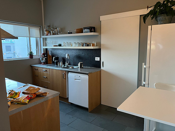 Kitchen was very small.  Not sure how you could do any serious cooking in here, especially with 5 littles.