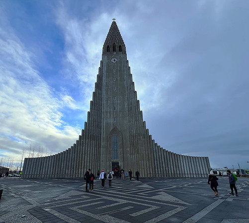 We got off  the bus at the Hallgrimskirkja, among the tallest buildings in Reyjkavik.