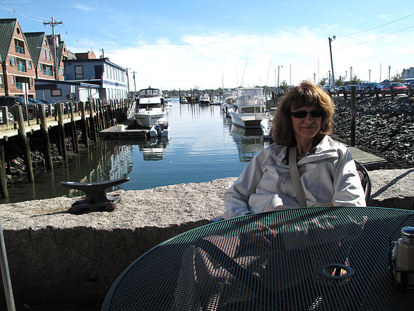 Terri opted out of eating at this restaurant and enjoyed the scenery instead, albeit smelly!  :)